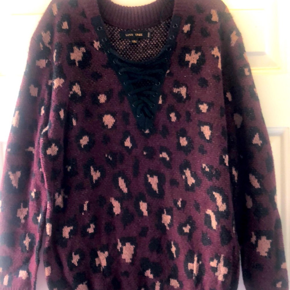 NWOT! Maroon, Cream & Black Sweater by Love Tree! Size Small.